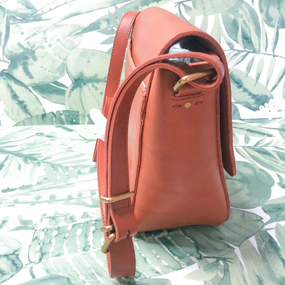 Madewell The Abroad Shoulder Bag L4913 Purse Brown Sleek Clasp Leather New - Picture 7 of 9